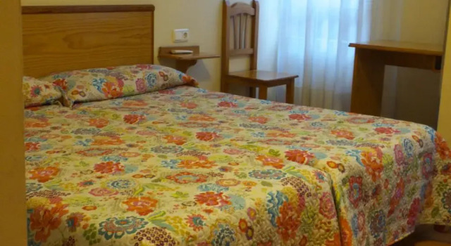 Hostal Orejas, Забронировать Хостел Леон Кастилия и Леон, рядом с Музей современного искусства