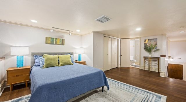 Blue Tuna Loft 1 Bedroom Home, Забронировать Дом для отпуска Коттеджи Галвестон, рядом с Galveston Island Railroad Museum and Terminal, Коттедж