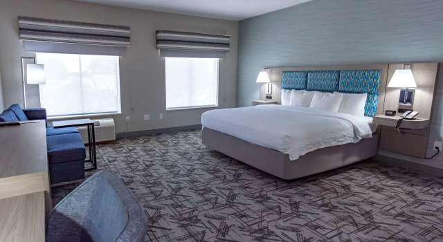 Люкс Hampton Inn & Suites Denton
