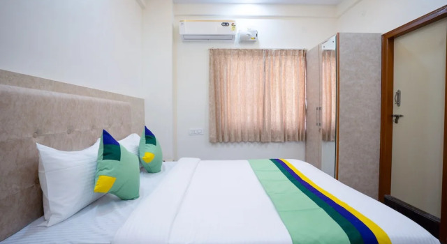 Номер Deluxe с балконом Treebo Galaxy Kings Suites, Hebbal