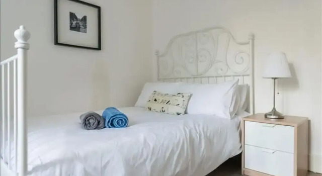 Quaint 3 bedroom garden flat in the heart of Camden Town.