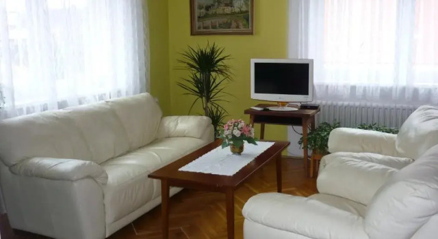 apartman pro 4 osoby, Забронировать Апартаменты/квартира Хостинне Краловеградецкий край