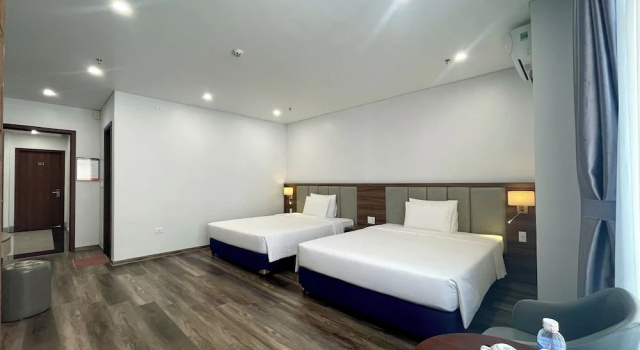 Четырёхместный номер Superior с балконом Central Halong Hotel