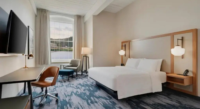 Номер Standard с видом на реку Fairfield Inn & Suites Madison Historic Eagle Cotton Mill