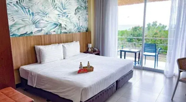 Номер Deluxe с видом на бассейн Ocean Suites Bohol Boutique Hotel