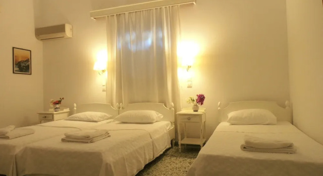 Трёхместный номер Standard с балконом Nissiotiko Hotel