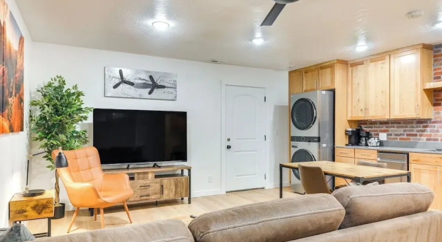 Bright Cedar City Townhome ~ 2 Mi to Downtown!, Varaa Huoneisto Cedar City 