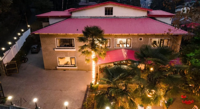 OYO 10959 Hotel Langdale Manor, Rezerwuj Hotel Hotele w Uttarakhand z basenem, Basen