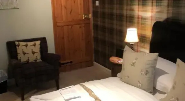 Люкс Over The Bridge Guest House