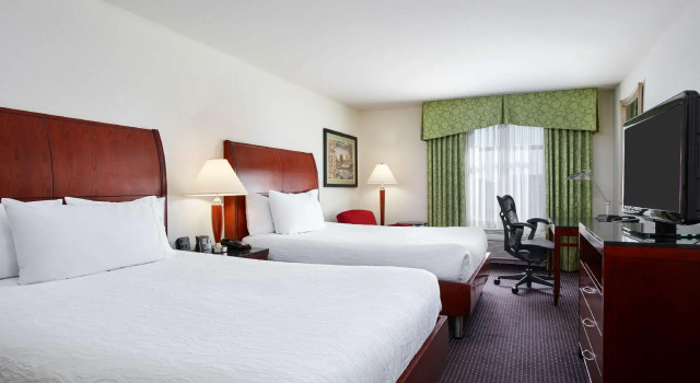Четырёхместный номер Standard Hilton Garden Inn Rockville - Gaithersburg