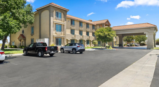 Comfort Inn & Suites Lancaster Antelope Valley, Buchen Sie Hotel Lancaster Kalifornien