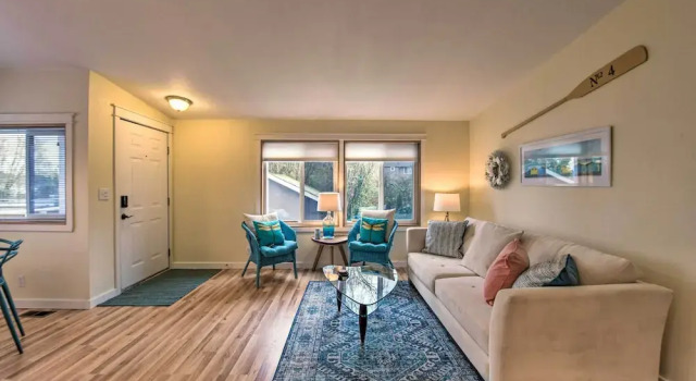Коттедж Cute Cottage w/ Deck Walk 115 Ft to Brewery & Cafe