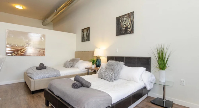 Люкс Deluxe c 1 комнатой Downtown Convention Center Suite with Pool