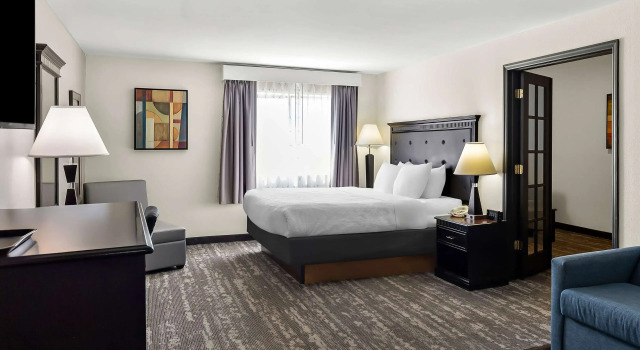 Двухместный люкс с 2 комнатами Best Western Saluki Inn