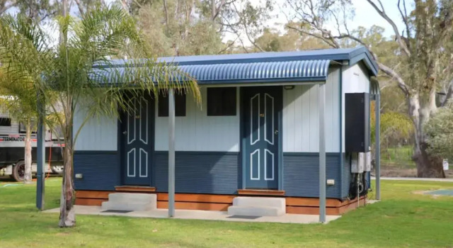 Deniliquin Riverside Caravan Park, Забронировать Отель Дениликуин Riverina, рядом с Островной заповедник
