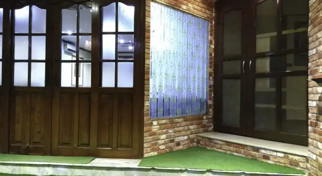 Cosy Vista Guest House, Prenota Affittacamere Hotel a Karachi con parcheggio, Parcheggio