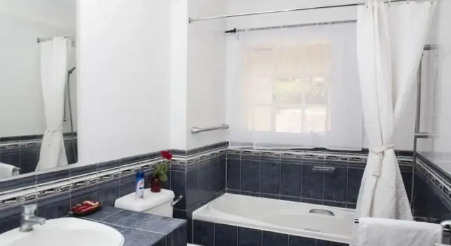 Standaard Suite met balkon Adies Garden Suites