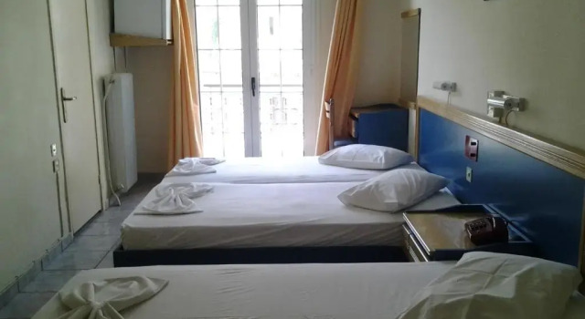 Трёхместный номер Standard Olympic Hotel