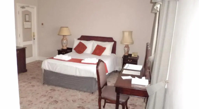 Трёхместный семейный номер Standard Royal Victoria Hotel