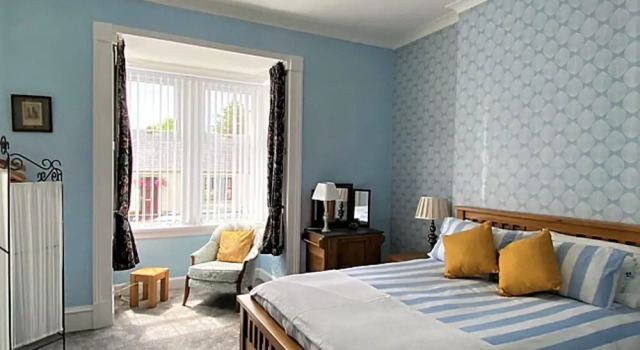 Beautiful, Spacious Flat in St Johns Town of Dalry