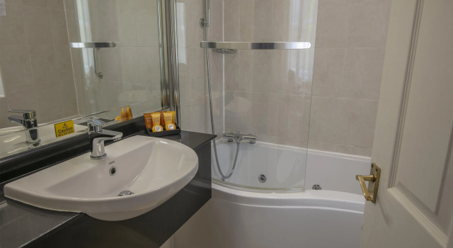 Двухместный номер Standard с видом на сад Normanton Park Hotel, BW Signature Collection
