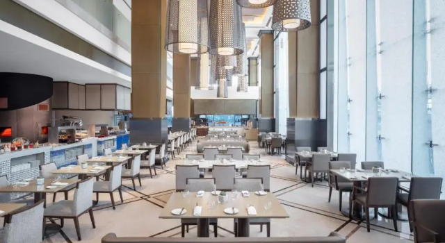 Четырёхместный клубный номер Standard с видом на город Sheraton Manila Hotel at Newport World Resorts