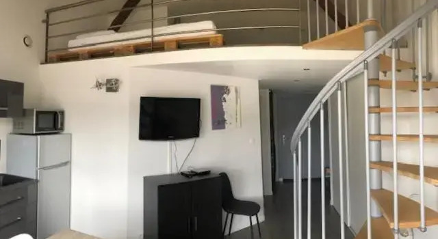 Superbe Appartement avec terrasse, Rezervasyon Daire Firminy Paris