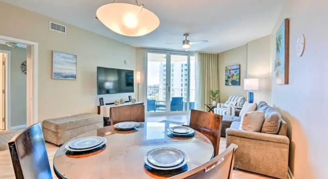 Modern Resort Condo With Balcony - Walk to Beach!, Varaa Lomakeskus Destin Emerald Coast