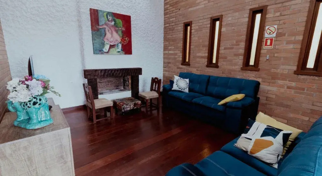 Tima Casa Ampla em Localiza o Privilegiada