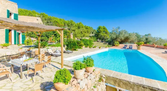 Sobreamunt in Esporles, Book Villa  