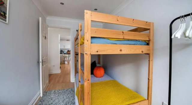 Cosy, nautical 2 bed, 5 mins stroll to Seafront