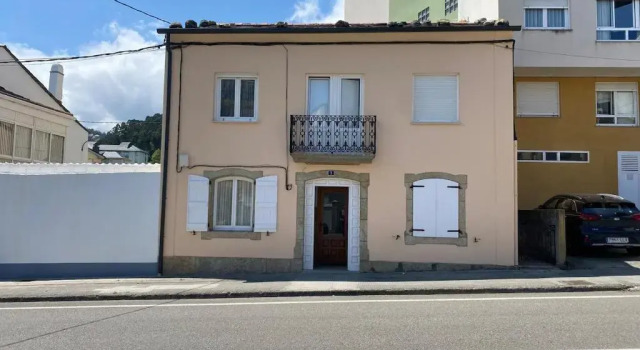 Casa a 100 metros de playa de Covas, Rezerwuj Hotel Viveiro 