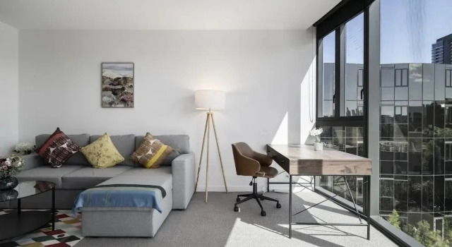 Bright South Yarra Flat With Balcony, Забронировать Апартаменты/квартира Мельбурн Melbourne Region, рядом с Дом Комо-Хаус с садом