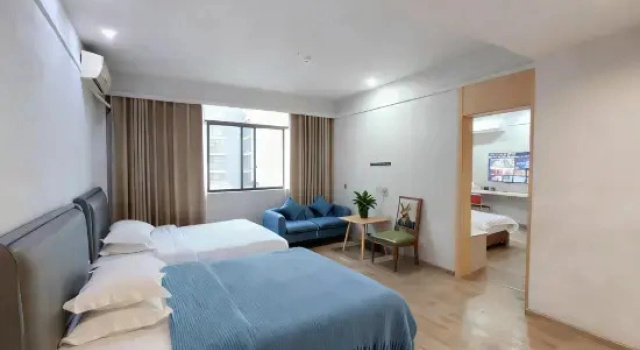 Люкс Lequ Zhixuan Hotel (Guanghan Night Market North Railway Station)