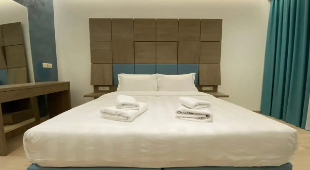 Mirror Hotel