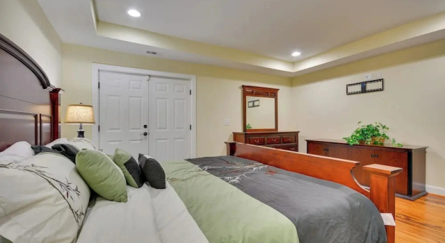 Коттедж High Point Vacation Rental w/ Private Deck!