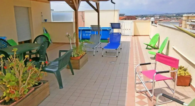 Casa Bella ATTICO FRONTE MARE con PISCINA, Забронировать Отель Отели Побережья Абруццо с бассейном, Бассейн