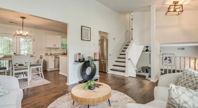 7 Mi to Dtwn Atl: Upscale Family Home w/ Balcony, Забронировать Дом для отпуска Атланта Джорджия, рядом с 100 Black Men of America