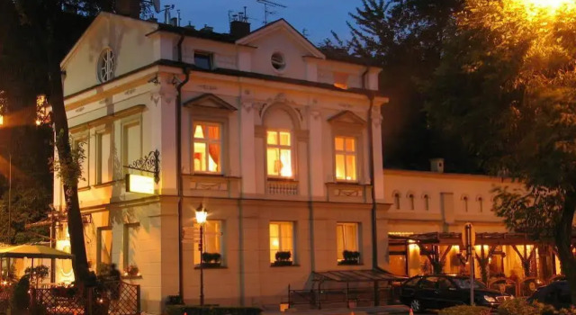 Dom Pugetów, Забронировать Отель Отели Кракова с парковкой, рядом с Церковь Святого Франциска Ассизи, Парковка