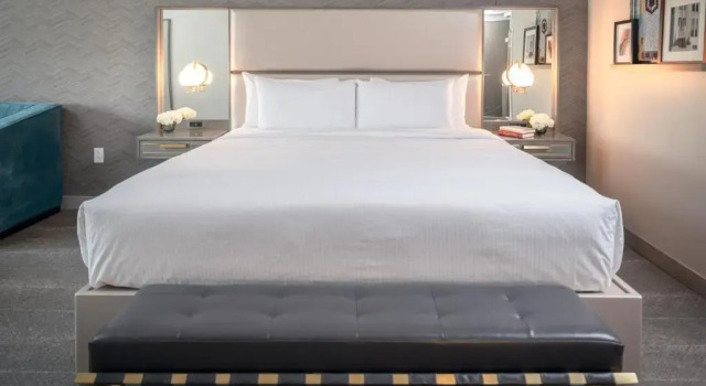 Двухместный люкс Deco Tulsa Club Hotel Curio Collection By Hilton