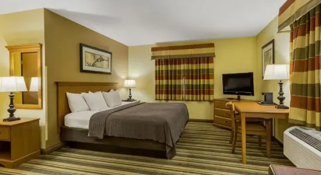 Люкс Econo Lodge Inn & Suites Yankton