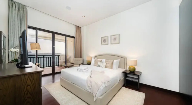 Luxury StayCation - Exquisite 1BR with Stunning Views on Palm Jumeirah