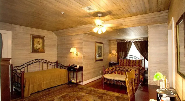 Четырёхместный номер Standard 1896 OMalley House