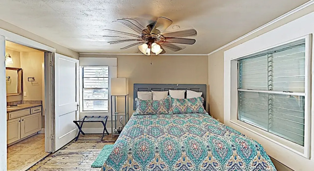 New Listing! Updated Rustic-chic Beach & Bay Haven 3 Bedroom Home