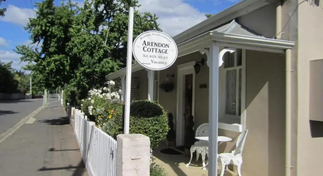 Апартаменты Arendon Cottage