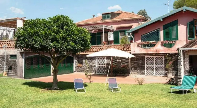 Villa with garden near the sea, with wi-fi, Book Villa Hotels in Sicily with Parking, Parking
