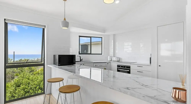 Stunning Beach Front Villa At Castaway Cove, Varaa Villa Castaways Beach Queensland