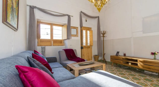 Olhão Townhouse With Roof Terrace & Courtyard 5min to Ferry & Market, Rezerwuj Dom wakacyjny Hotele w Algarve z parkingiem, Parking
