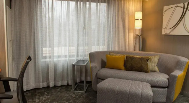 Двухместный люкс Courtyard by Marriott Lafayette