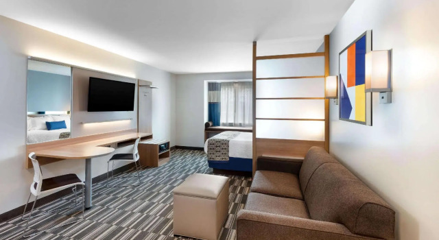Четырёхместный люкс Microtel Inn & Suites by Wyndham Farmington